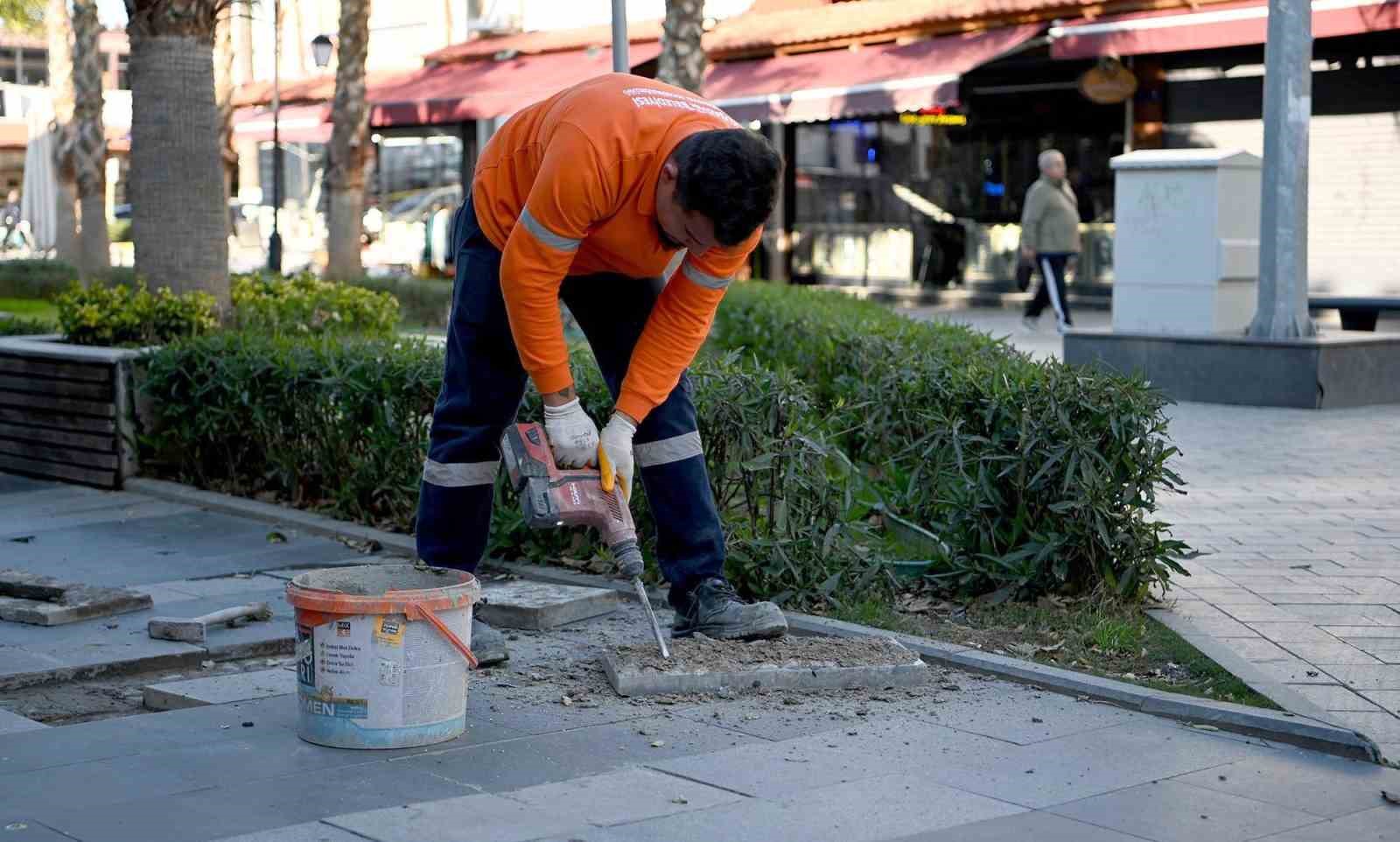 Kuşadası Belediyesi Acil Müdahale Birimi sorunları çözüme kavuşturuyor
