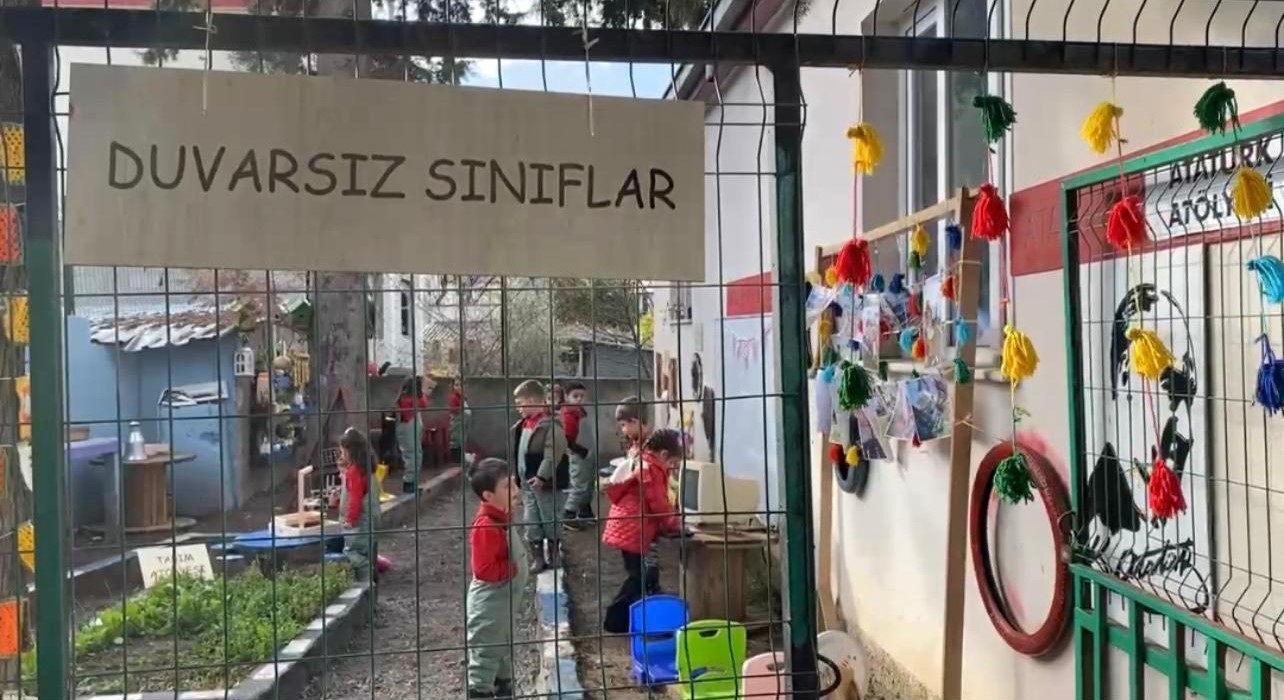 Duvarsız sınıflar projesiyle öğrenciler hem eğleniyor hem öğreniyor
