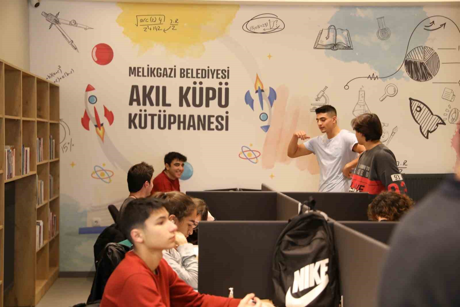 Gençler Melikgazi’nin ‘akıl küplerini’ çok sevdi
