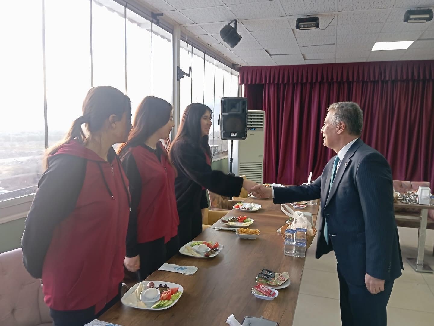 Başkan Erol, başarılı sporcuları onurlandırdı
