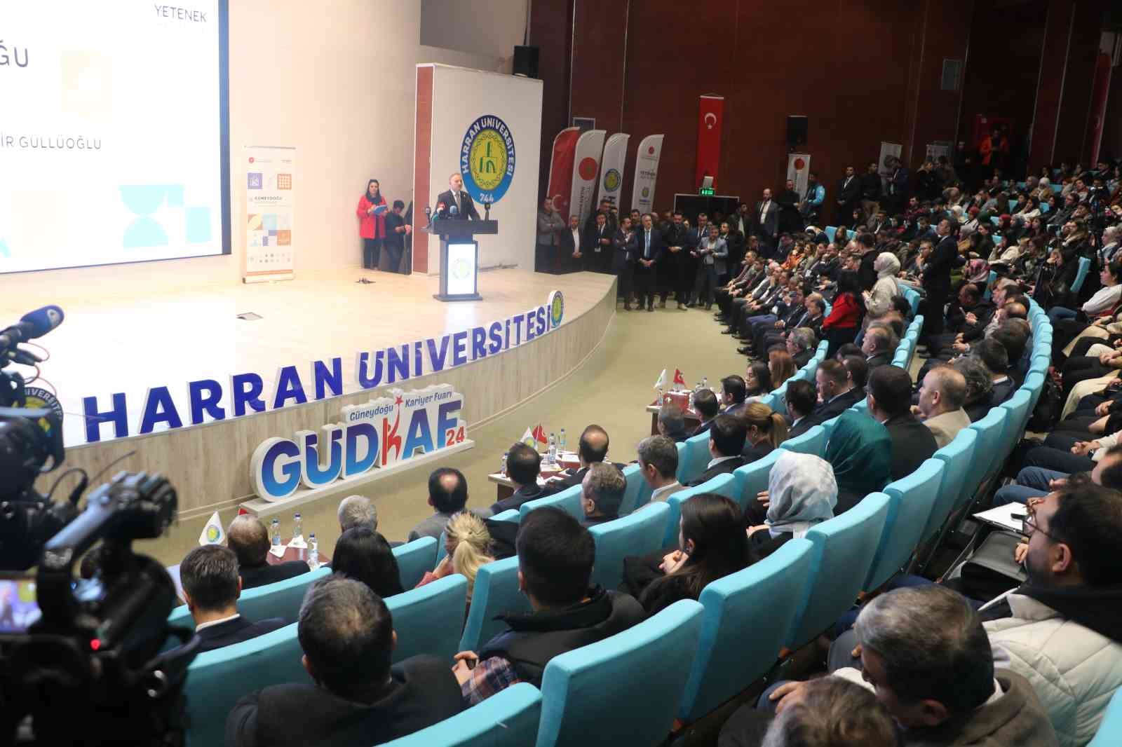 Cumhurbaşkanlığı Güneydoğu Kariyer Fuarı Şanlıurfa’da başladı
