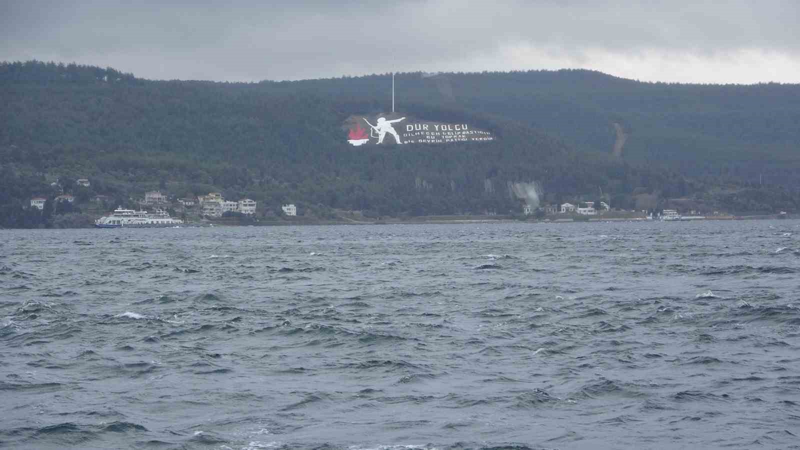 Çanakkale’de feribot seferlerine fırtına engeli
