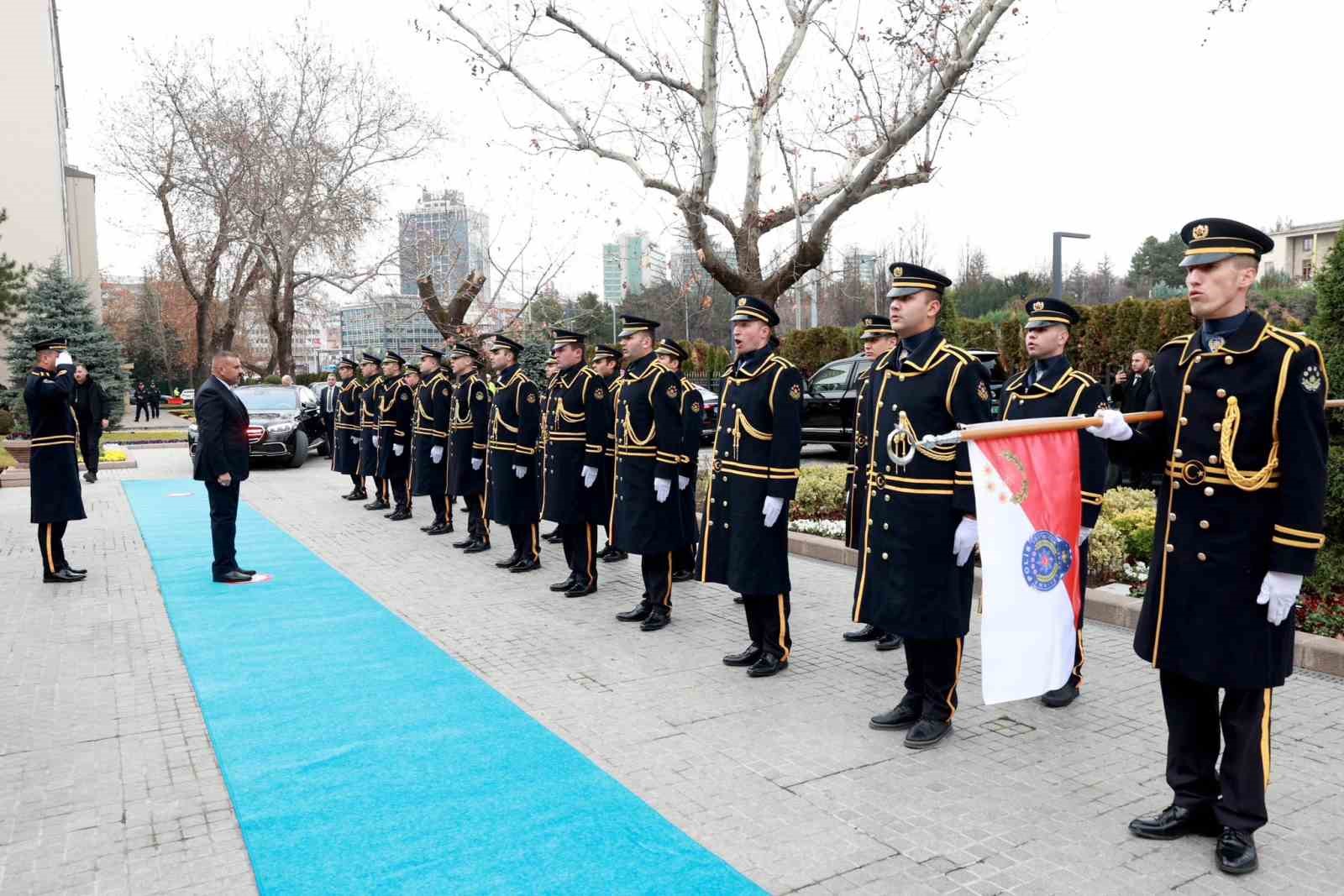 Bakan Yerlikaya, Irak İçişleri Bakanı Şemmeri ile bir araya geldi
