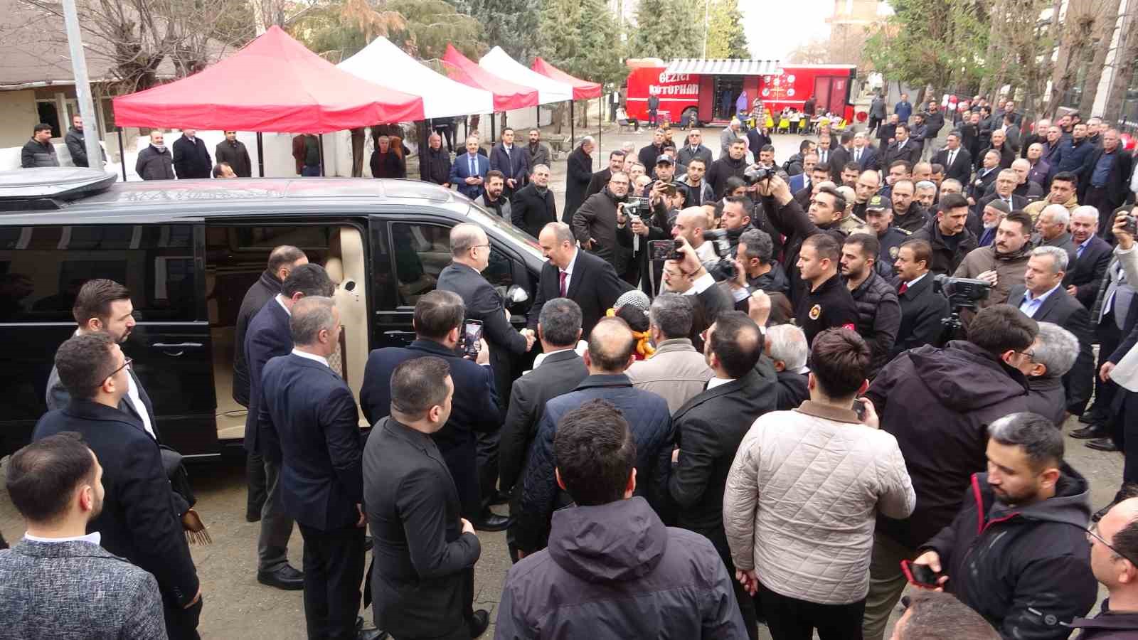 Kültür ve Turizm Bakan Yardımcısı Serdar Çam Halk Kütüphanesi açılışına katıldı
