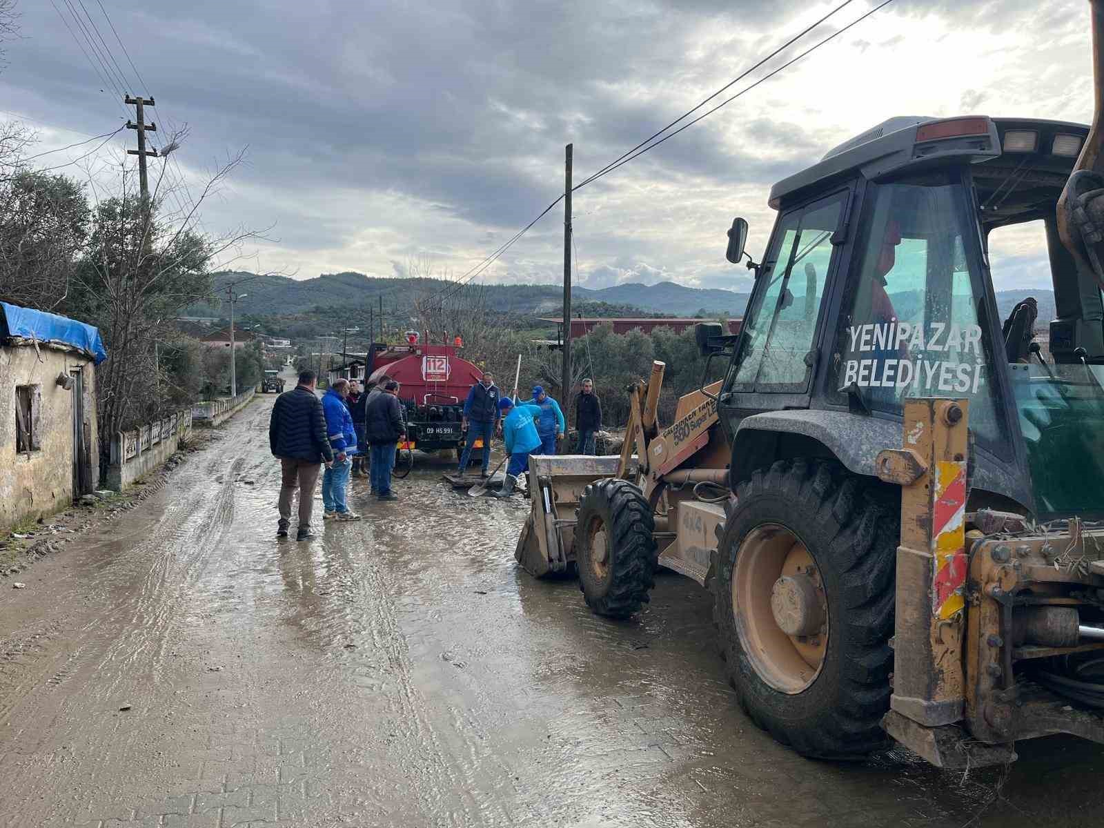 Yenipazar’da meydana gelen sele belediye ekiplerinden hızlı müdahale
