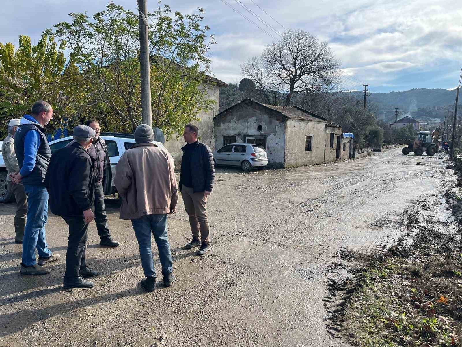 Yenipazar’da meydana gelen sele belediye ekiplerinden hızlı müdahale
