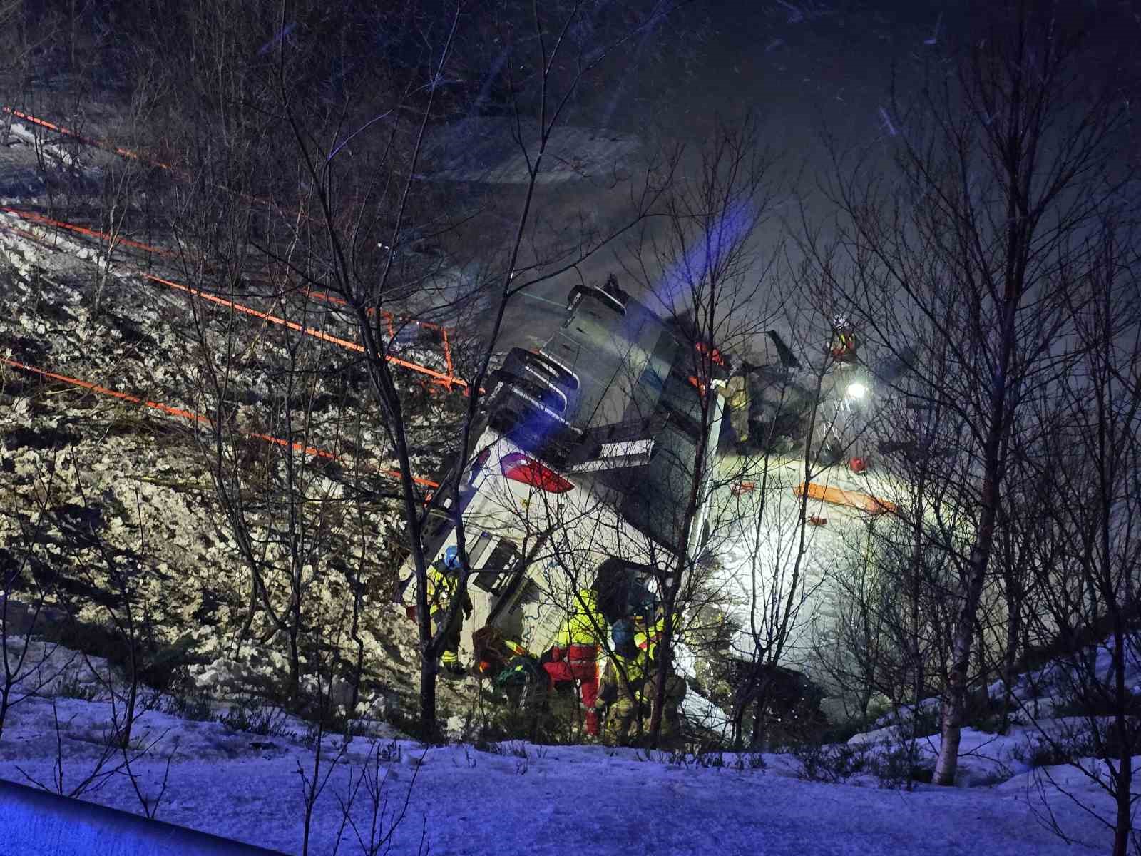 Norveç’te otobüs şarampole yuvarlandı: 3 ölü, 4 yaralı
