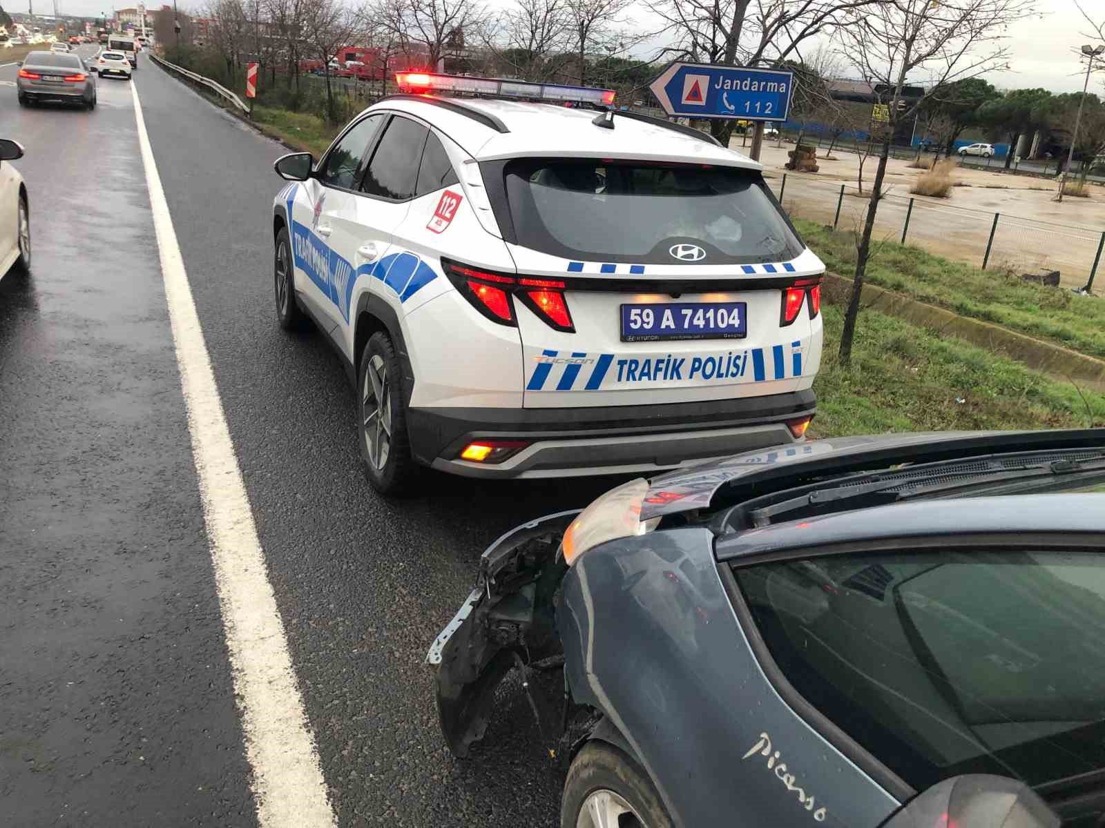 Polis aracına çarpan alkollü sürücü: 