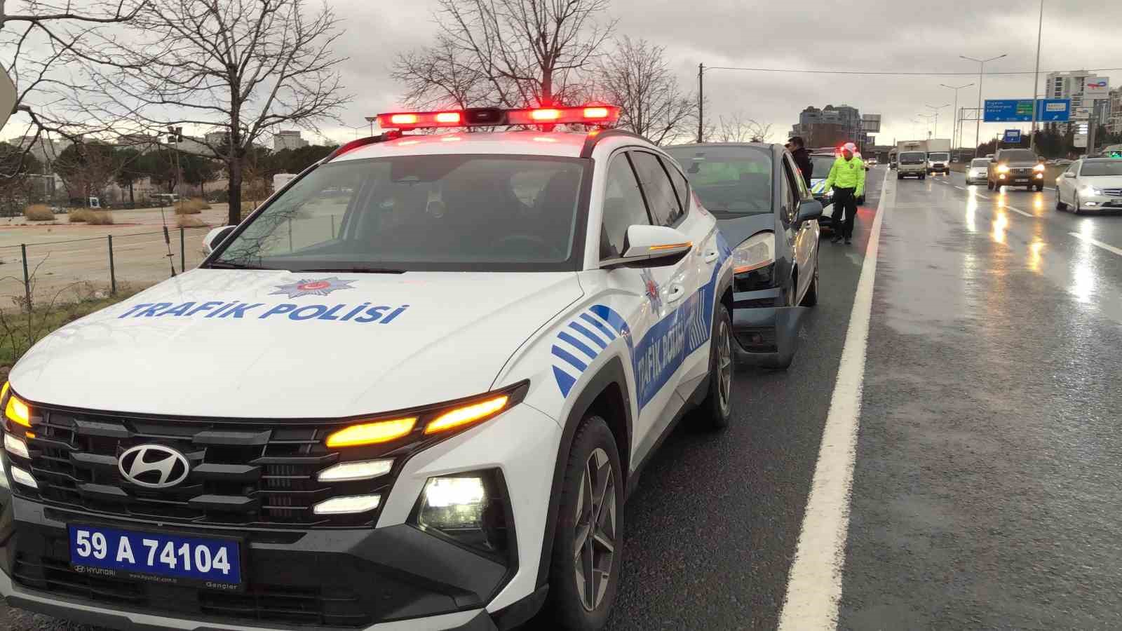 Polis aracına çarpan alkollü sürücü: 