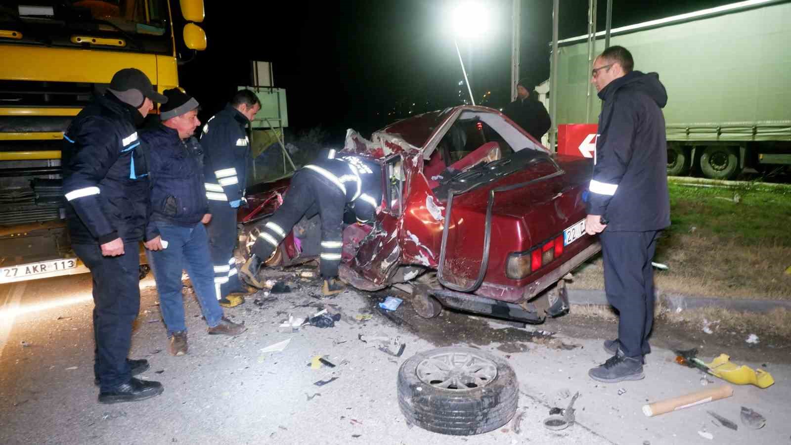 Tır ile otomobilin çarpıştığı feci kaza kamerada: 1 ölü
