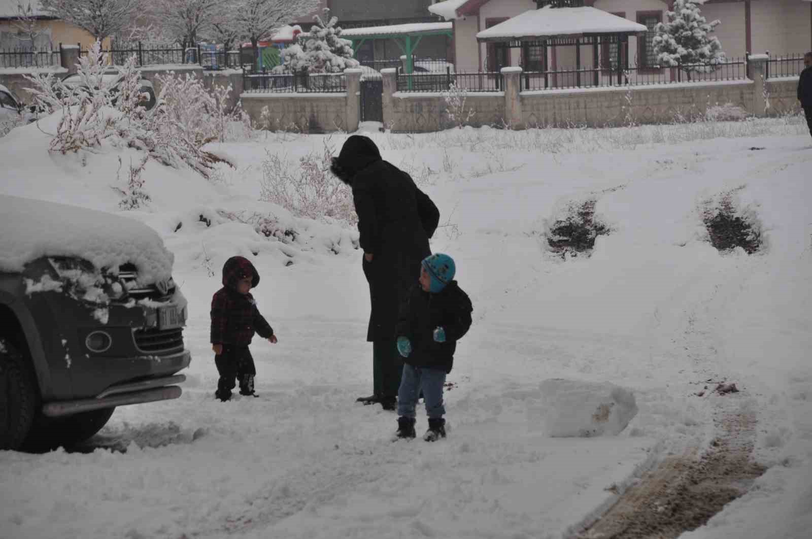 Muş’un Bulanık ilçesinde kar yağışı etkili oldu
