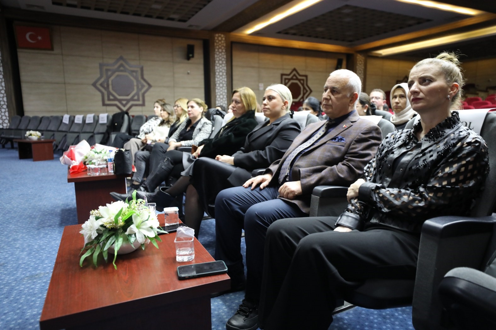 Yunusemre’den aile içi iletişim semineri
