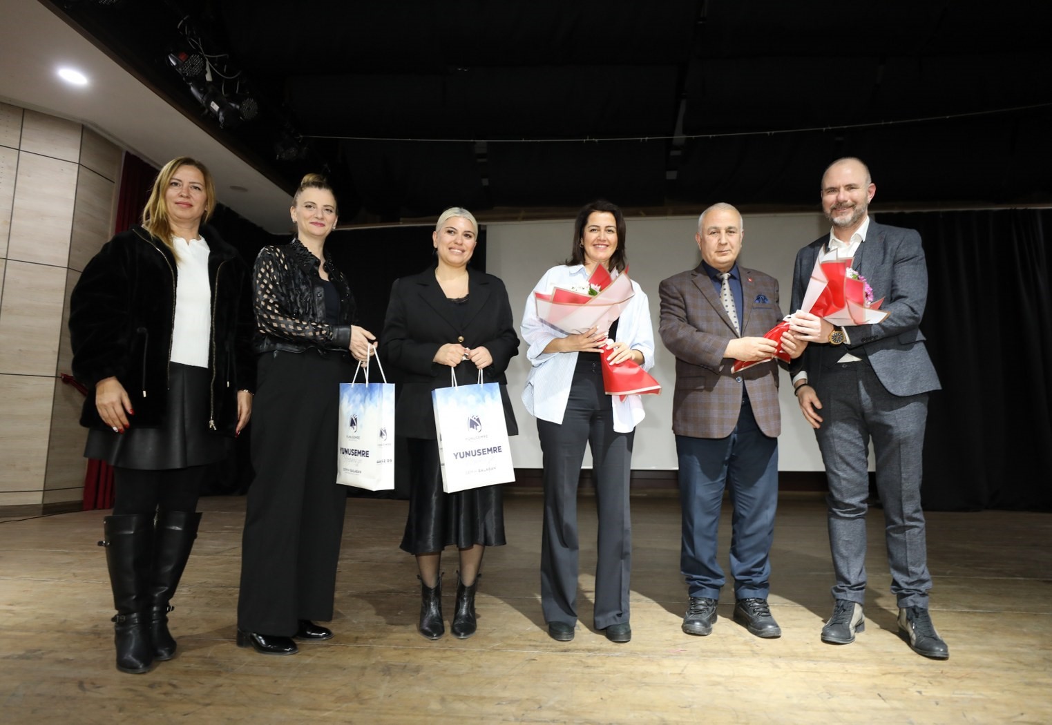 Yunusemre’den aile içi iletişim semineri
