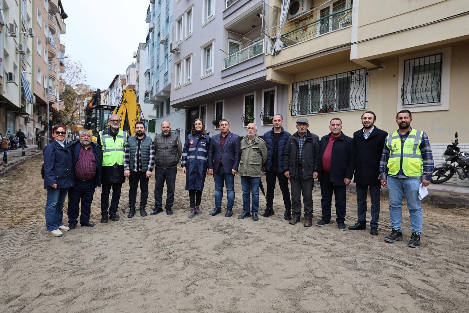 Şehzadeler Belediyesi, sekiz mahallenin yol sorununu çözüme kavuşturdu
