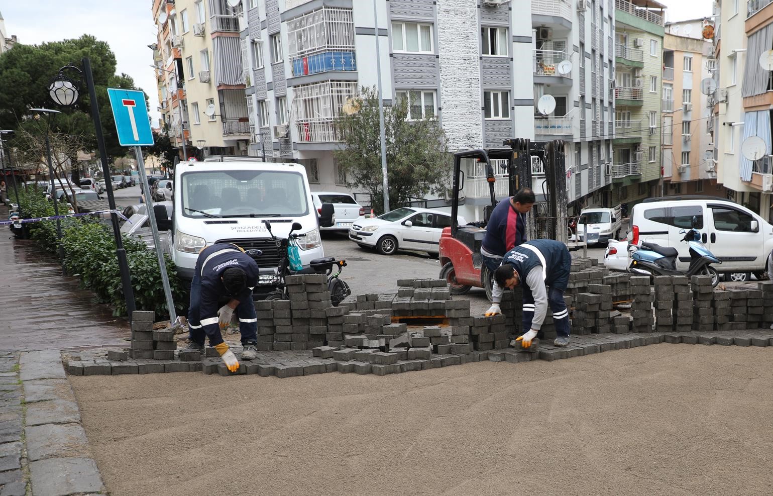 Şehzadeler Belediyesi, sekiz mahallenin yol sorununu çözüme kavuşturdu
