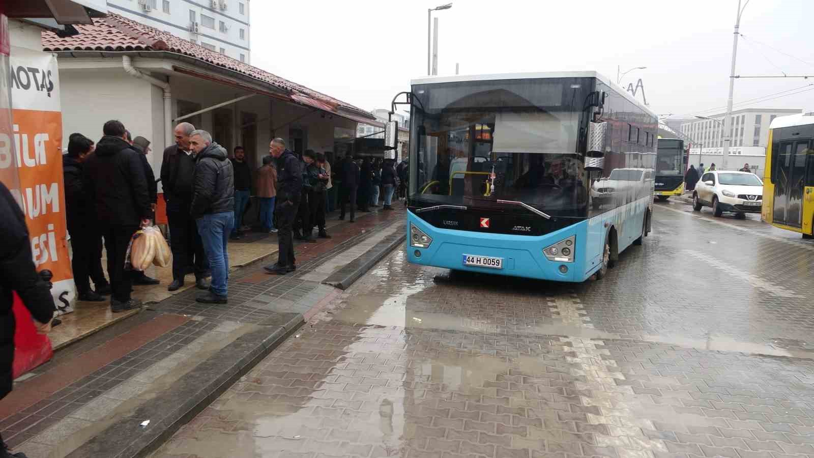 Malatya’da otobüs şoföründen örnek davranış
