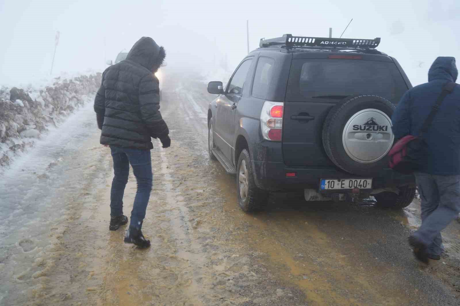 Kazdağları’nda kar yağışı etkili oluyor
