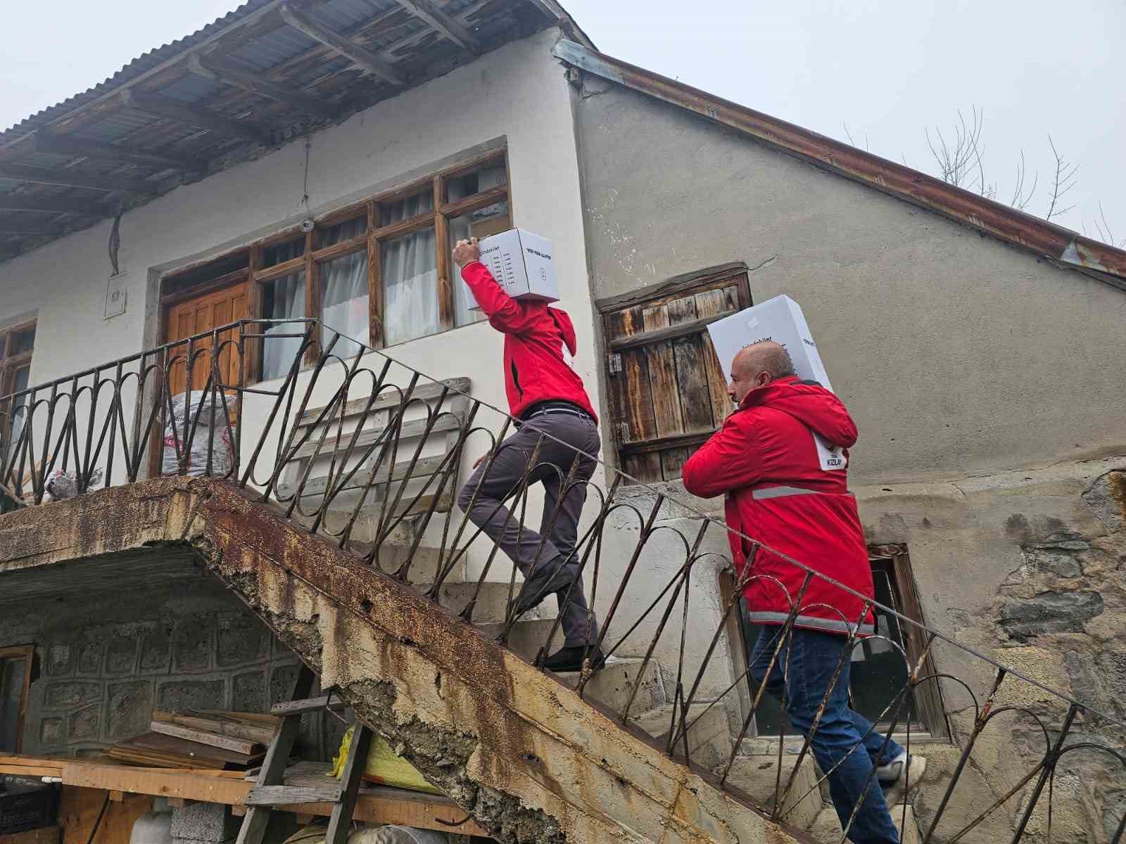 Kızılay Ağrı Şubesi, gıda kolilerini ihtiyaç sahiplerine ulaştırmaya devam ediyor
