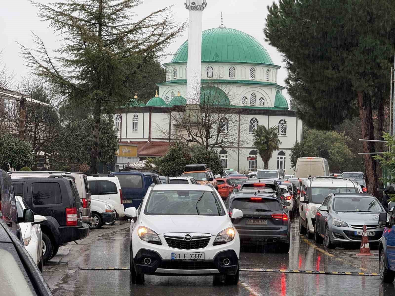 Dönemin kara kutusu olarak bilinen suç örgütü lideri Hadi Özcan, Sakarya’da toprağa verildi
