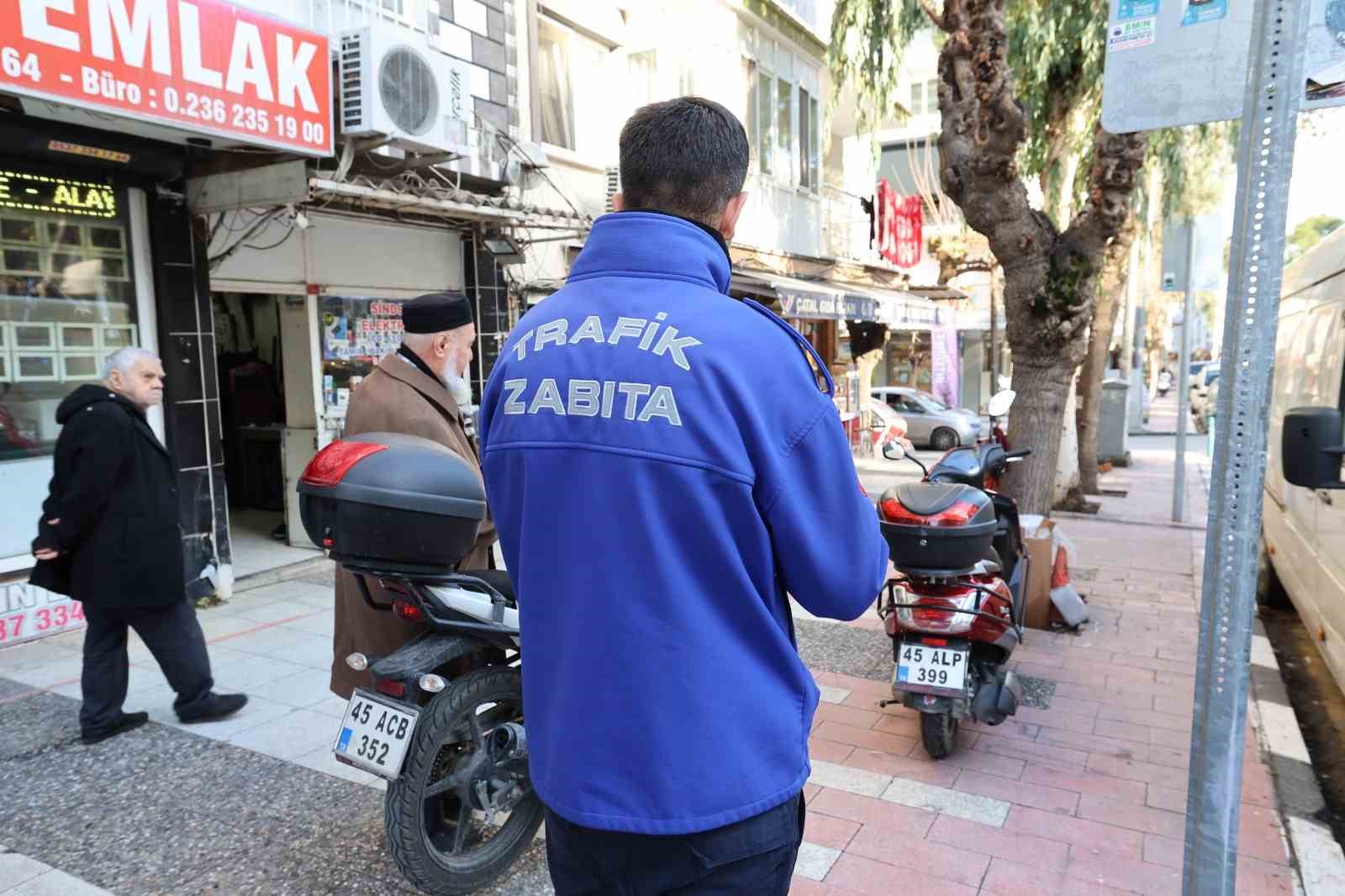 Şehzadeler’de kaldırım işgallerine karşı sıkı denetim
