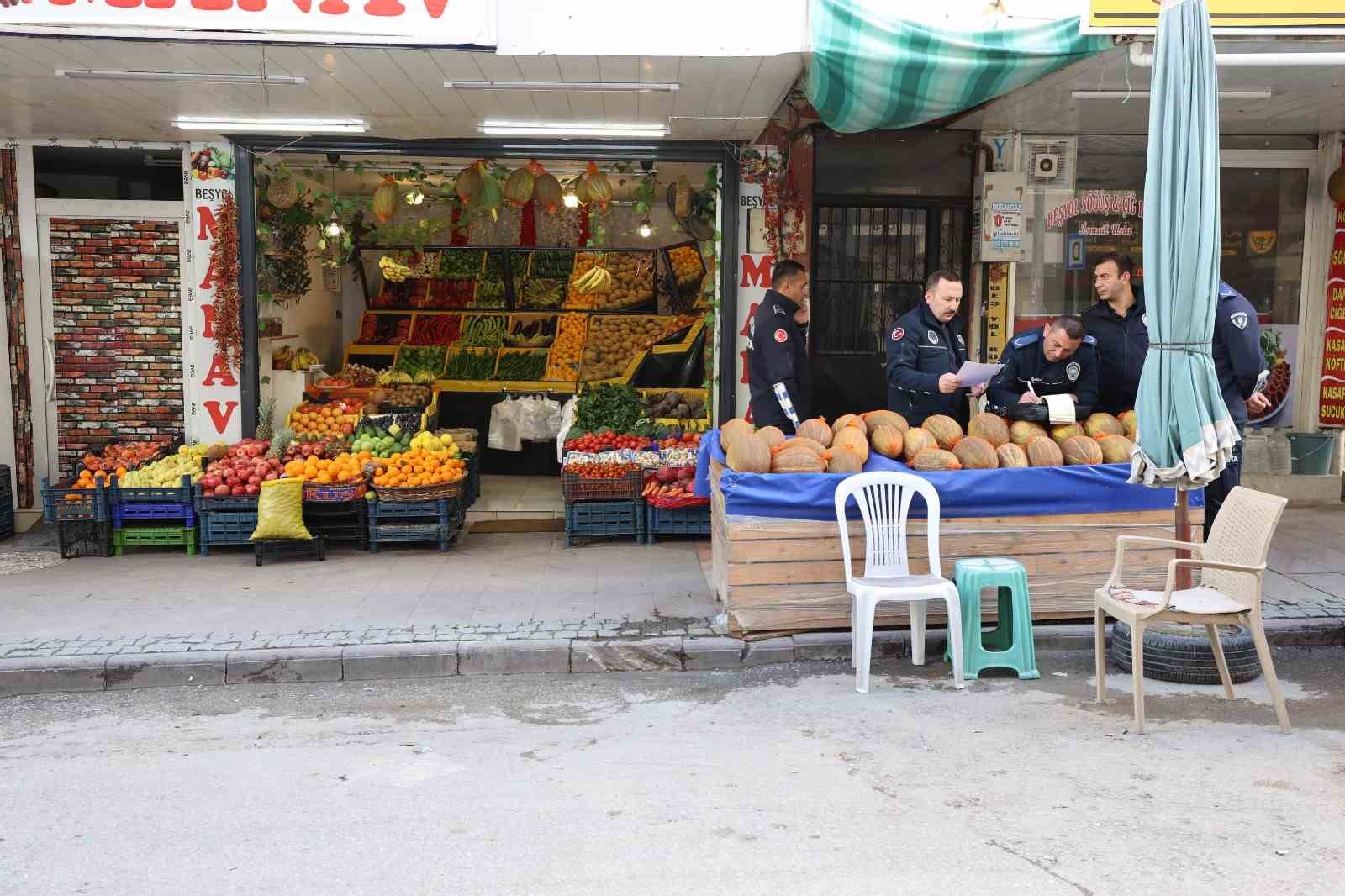 Şehzadeler’de kaldırım işgallerine karşı sıkı denetim
