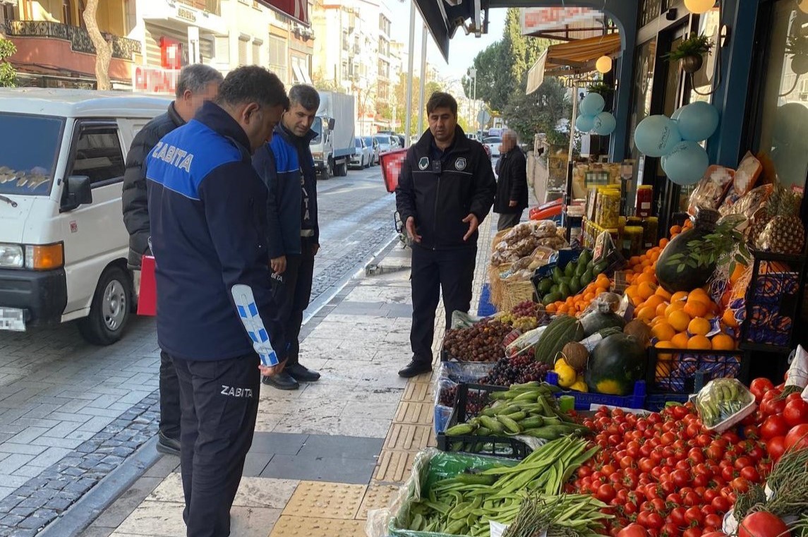 Turgutlu’da zabıta ve emniyetten kaldırım işgali denetimi
