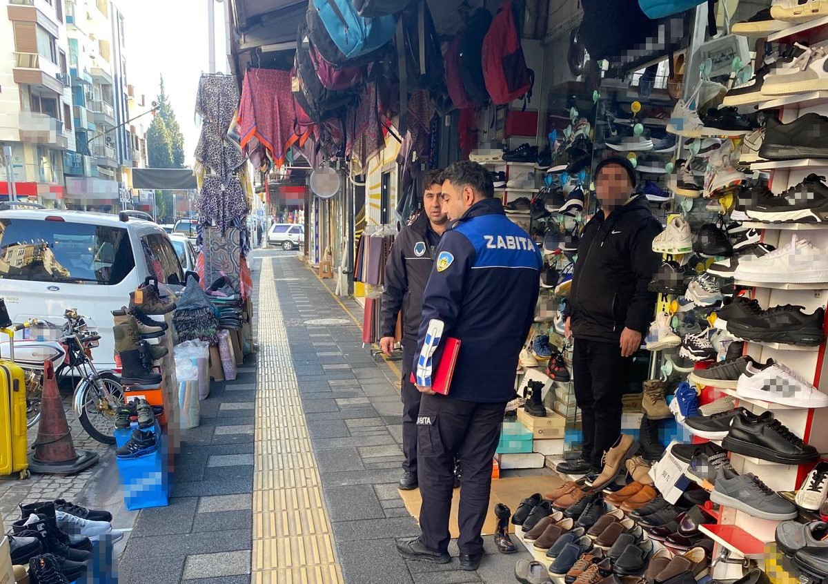 Turgutlu’da zabıta ve emniyetten kaldırım işgali denetimi
