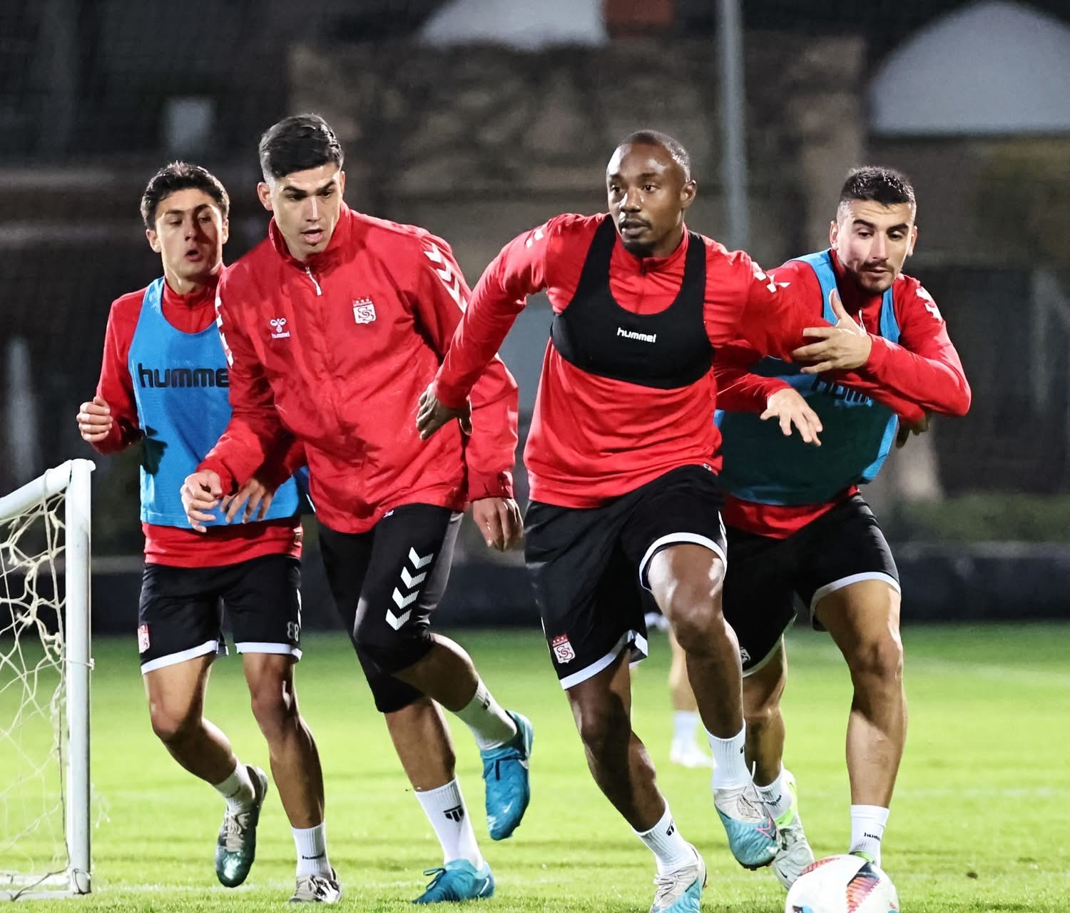 Sivasspor’un Antalya kampı başladı
