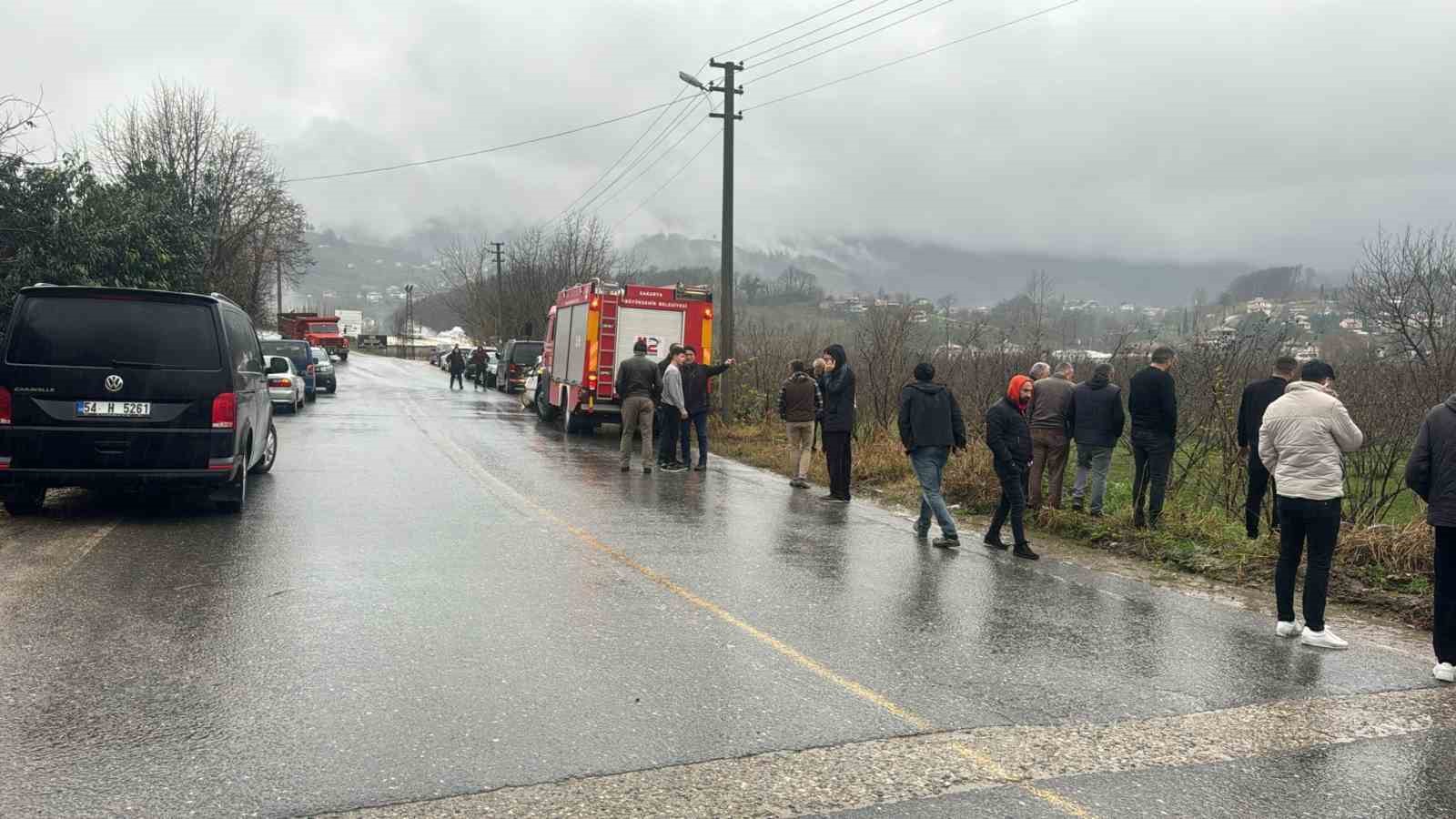 Kontrolden çıkan kamyonet tarlaya devrildi: 5 yaralı
