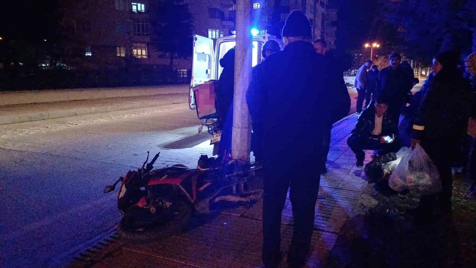 Çorum’da motosiklet ile hafif ticari araç çarpıştı: 2 yaralı
