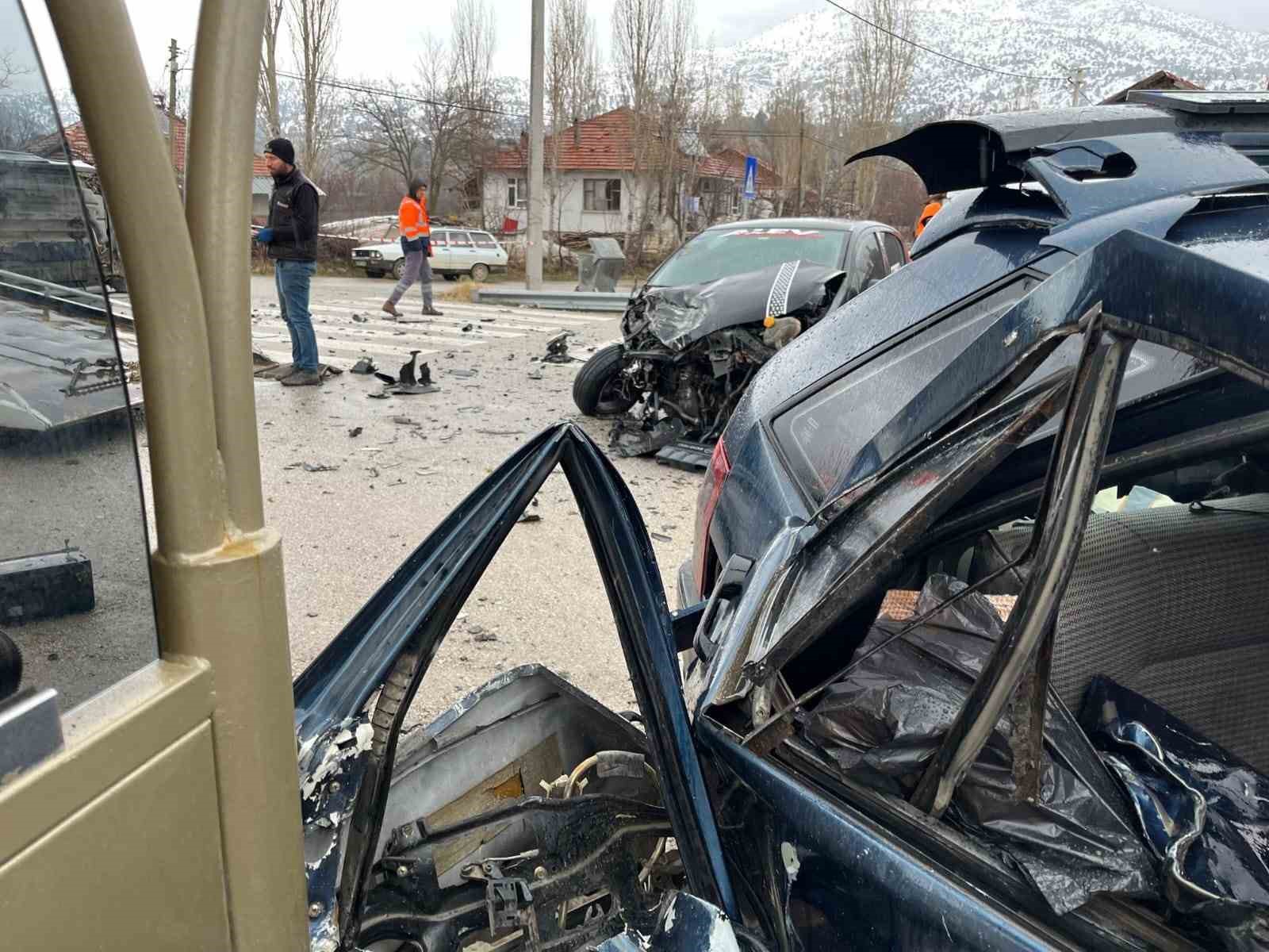 Denizli’de zincirleme trafik kazasında 3 kişi yaralandı
