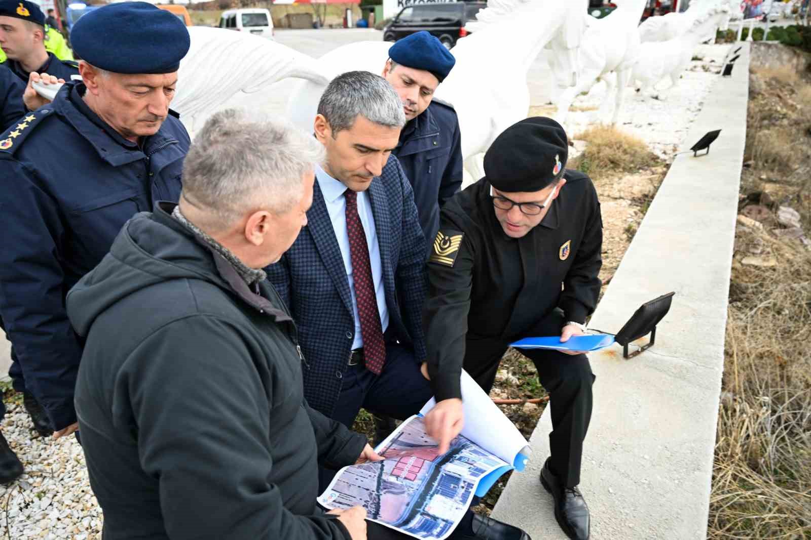 Vali Aktaş jandarma karakol noktalarında incelemelerde bulundu
