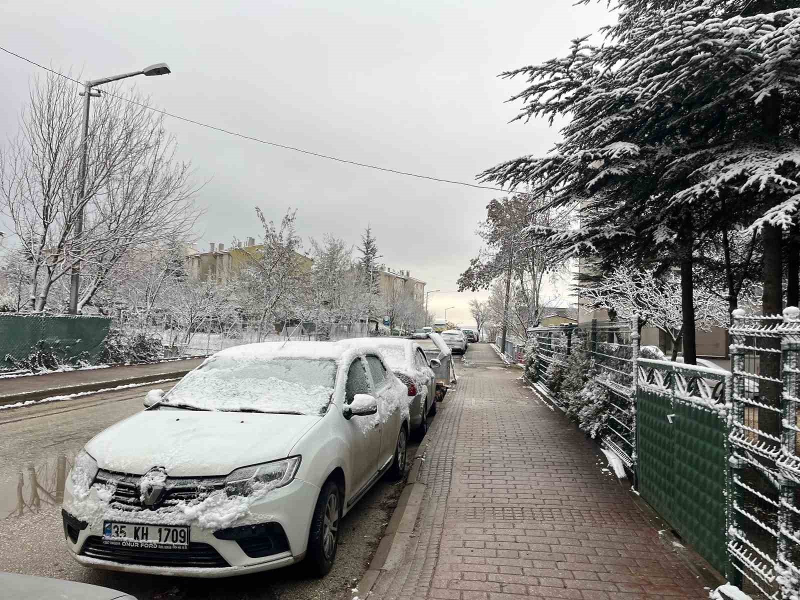 Yüksek kesimler beyaza büründü
