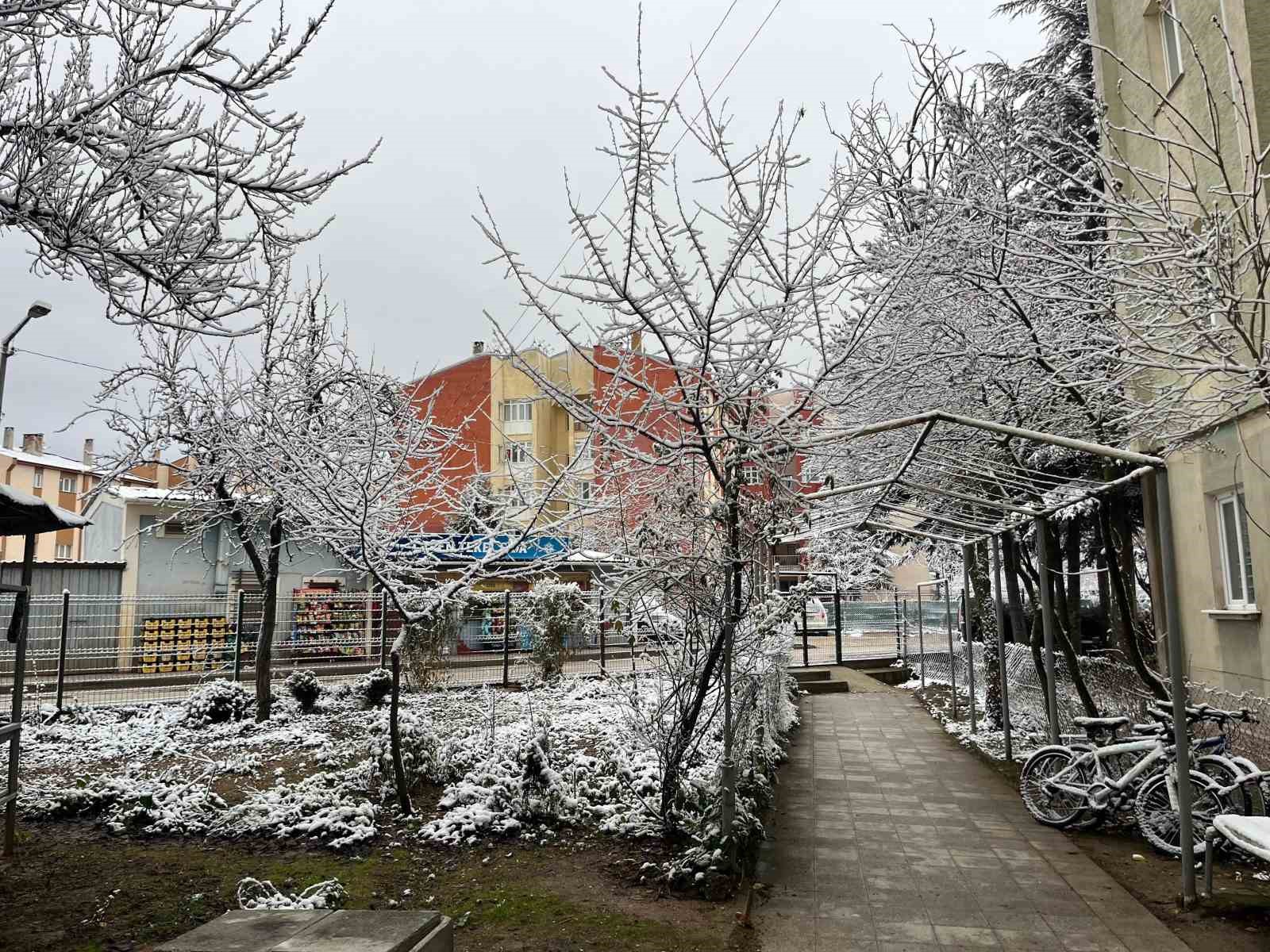 Yüksek kesimler beyaza büründü
