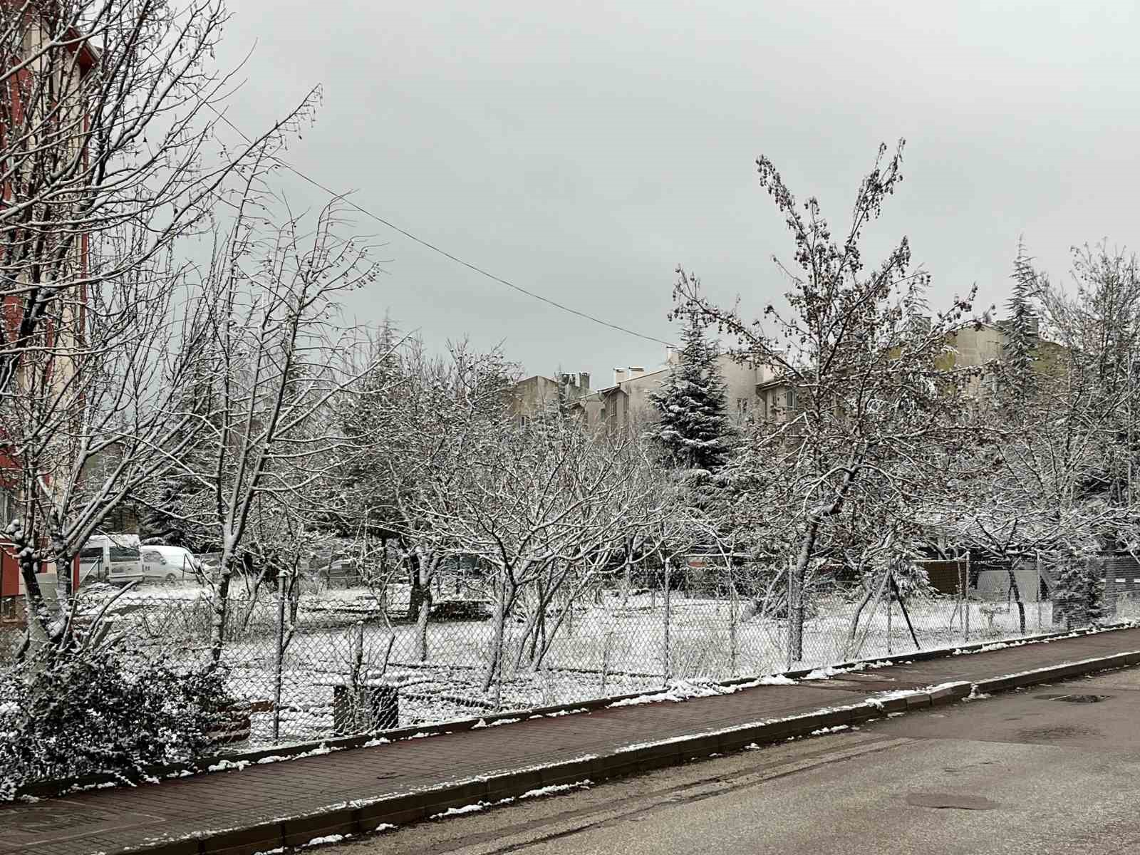 Yüksek kesimler beyaza büründü
