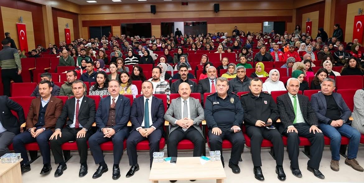 Adıyaman’da en iyi narkotik polisi anne projesi toplantısı yapıldı
