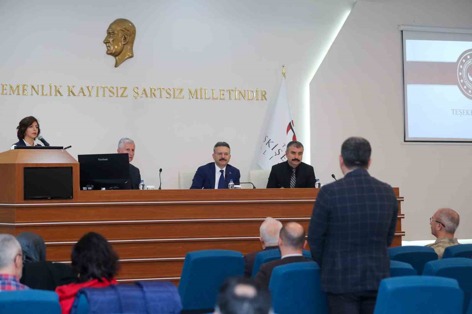 Vali Aksoy, kadına yönelik şiddetle mücadele toplantısında başkanlık yaptı
