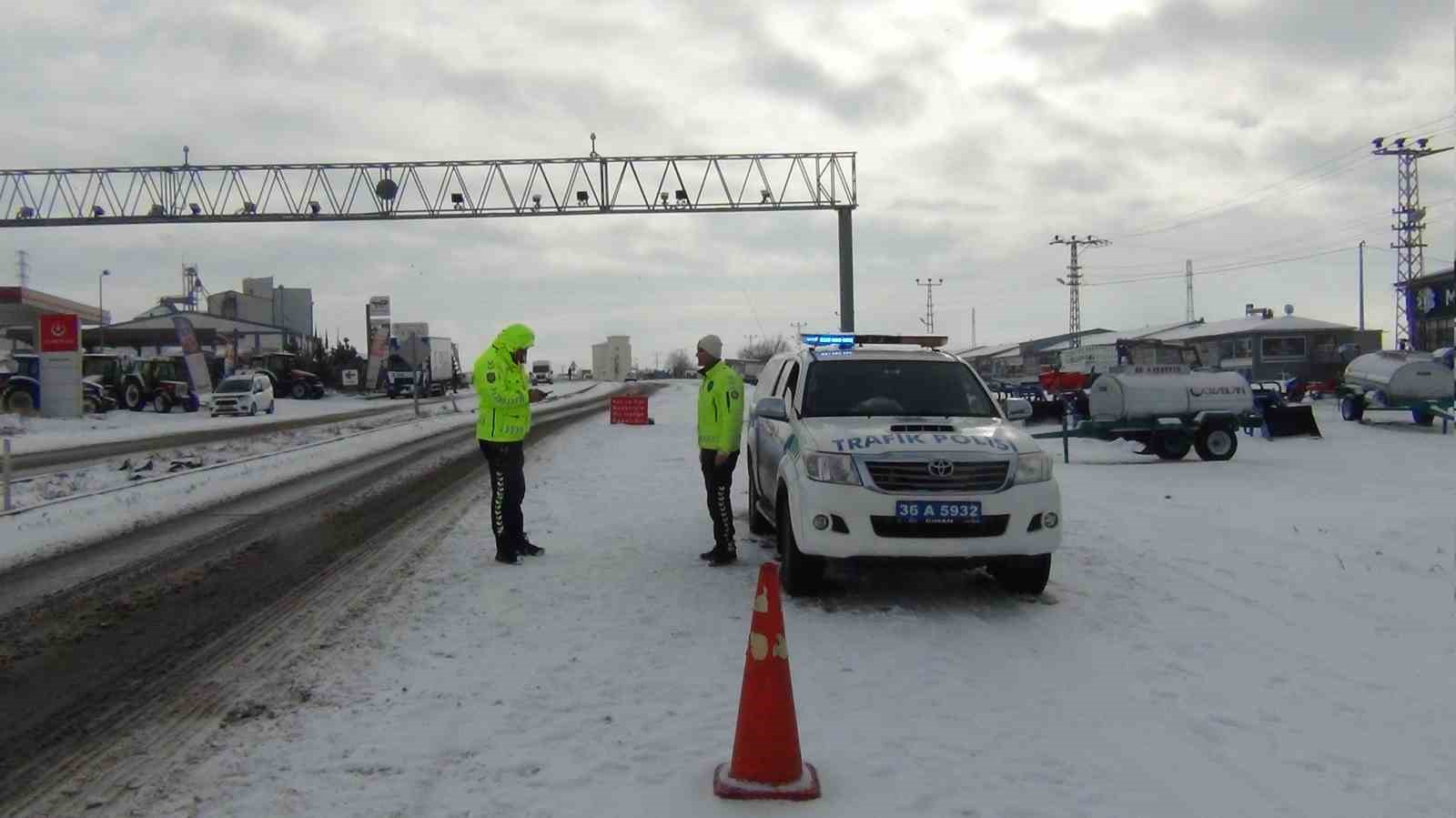 Kars-Digor karayolu ulaşıma kapatıldı
