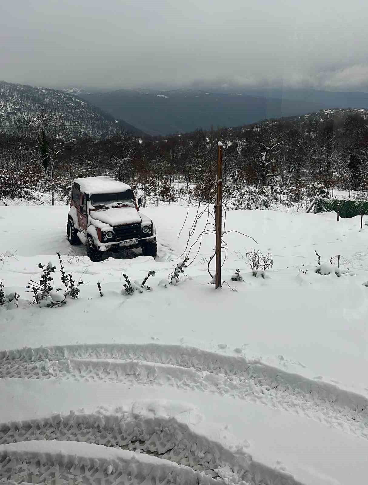 Bandırma’da fırtına etkili oldu, dağ kesimleri beyaza büründü
