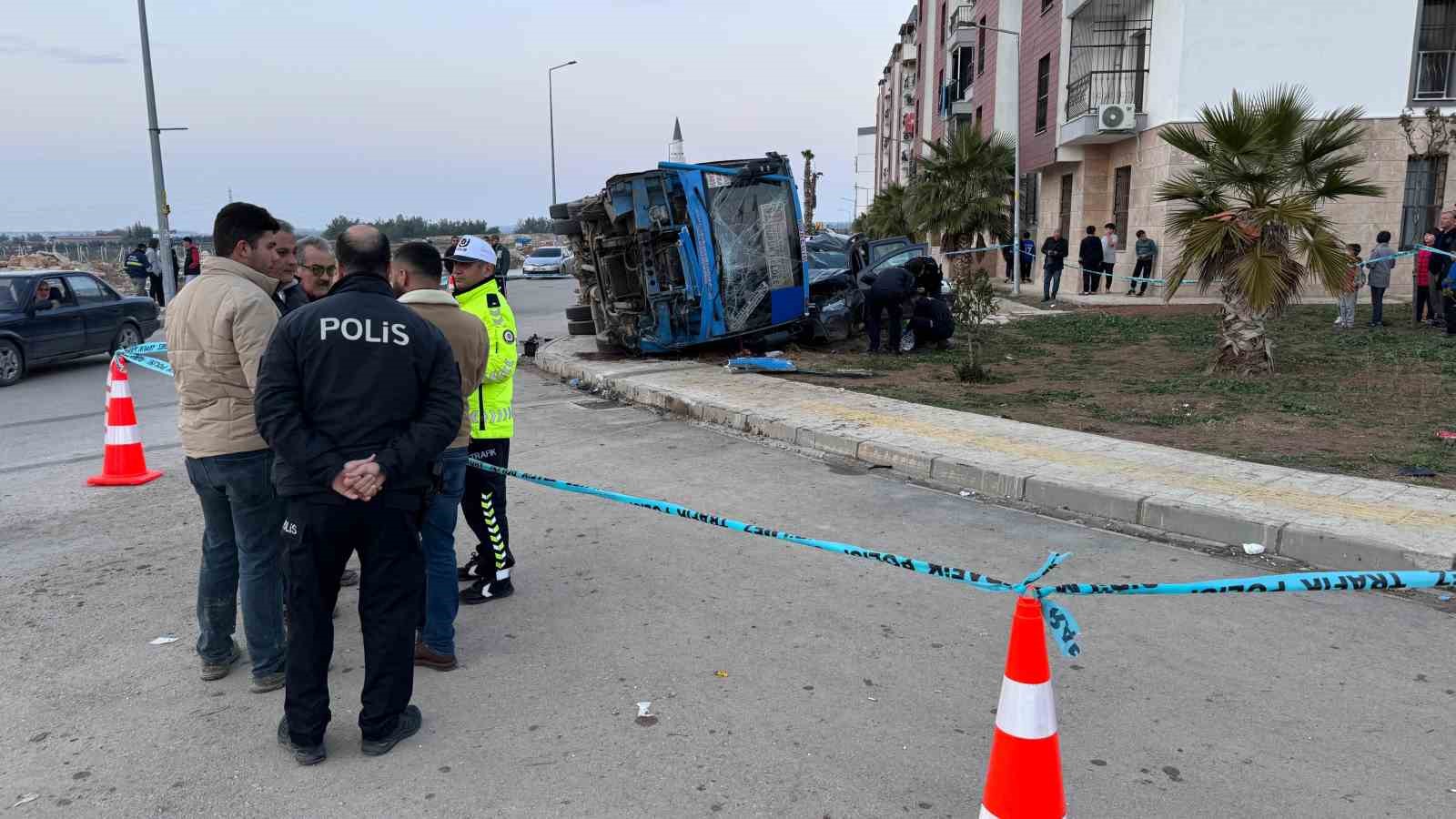 Adana’da yolcu midibüsü ile cip çarpıştı: 7 yaralı
