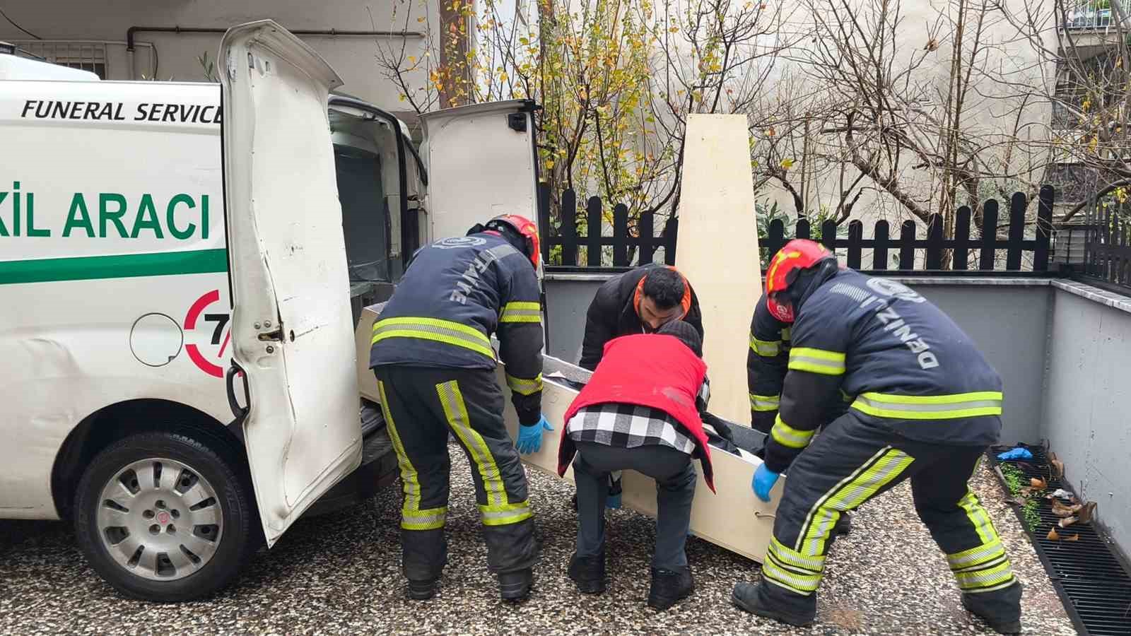 Denizli’de 6. kattan kendisini aşağıya bırakan genç hayatını kaybetti
