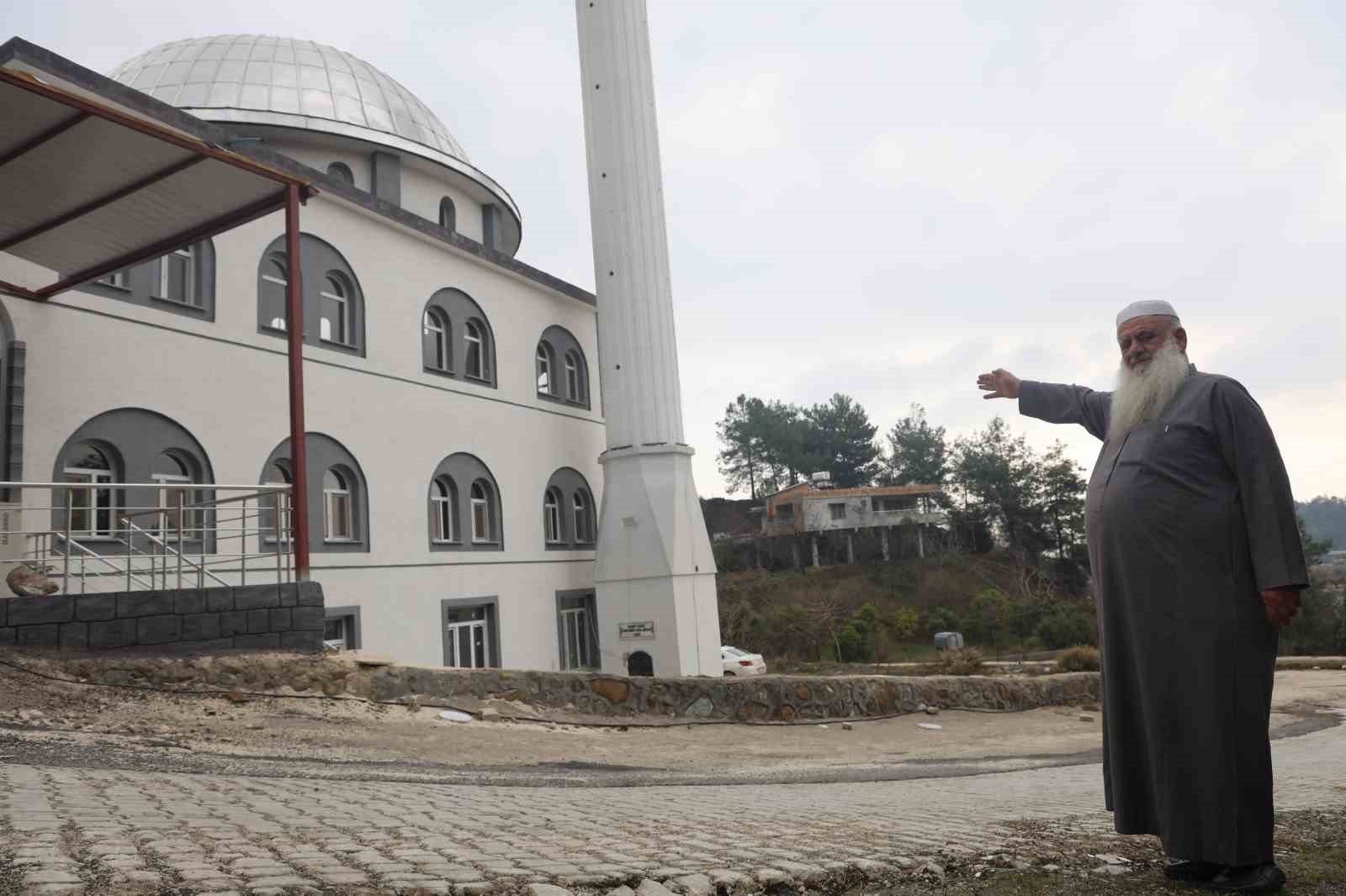 12 yıl sonra ülkesine dönecek olan Suriyeli hayırsever yaşadığı mahalleye cami yaptırdı
