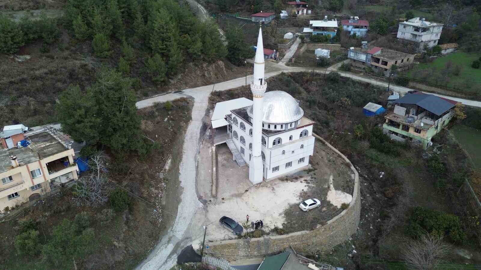 12 yıl sonra ülkesine dönecek olan Suriyeli hayırsever yaşadığı mahalleye cami yaptırdı
