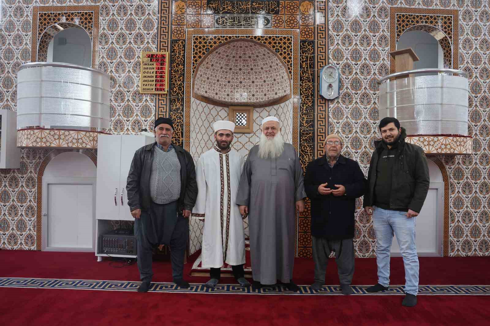 12 yıl sonra ülkesine dönecek olan Suriyeli hayırsever yaşadığı mahalleye cami yaptırdı
