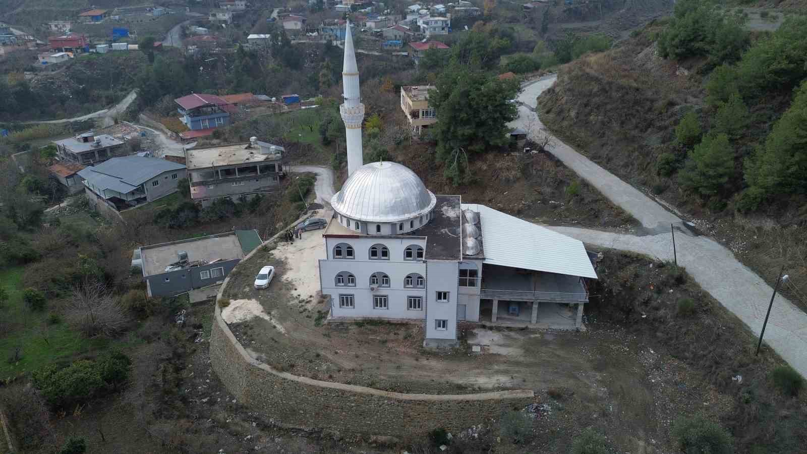 12 yıl sonra ülkesine dönecek olan Suriyeli hayırsever yaşadığı mahalleye cami yaptırdı
