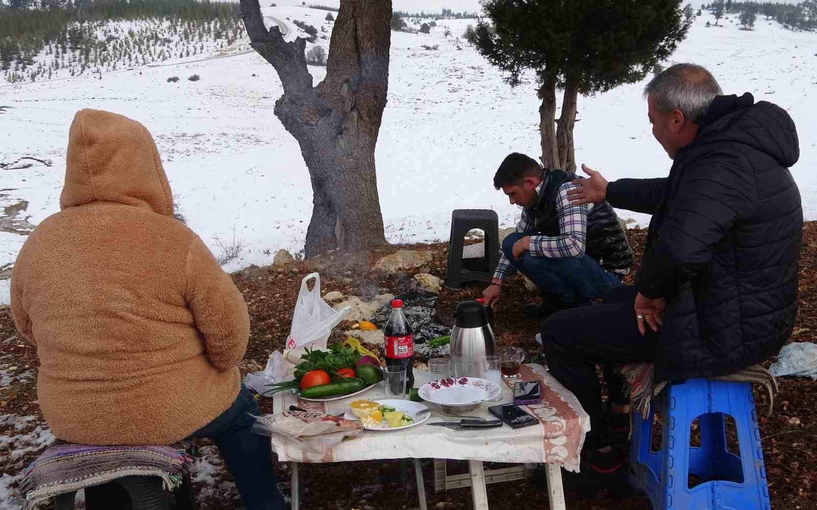 Toroslarda kar güzelliği
