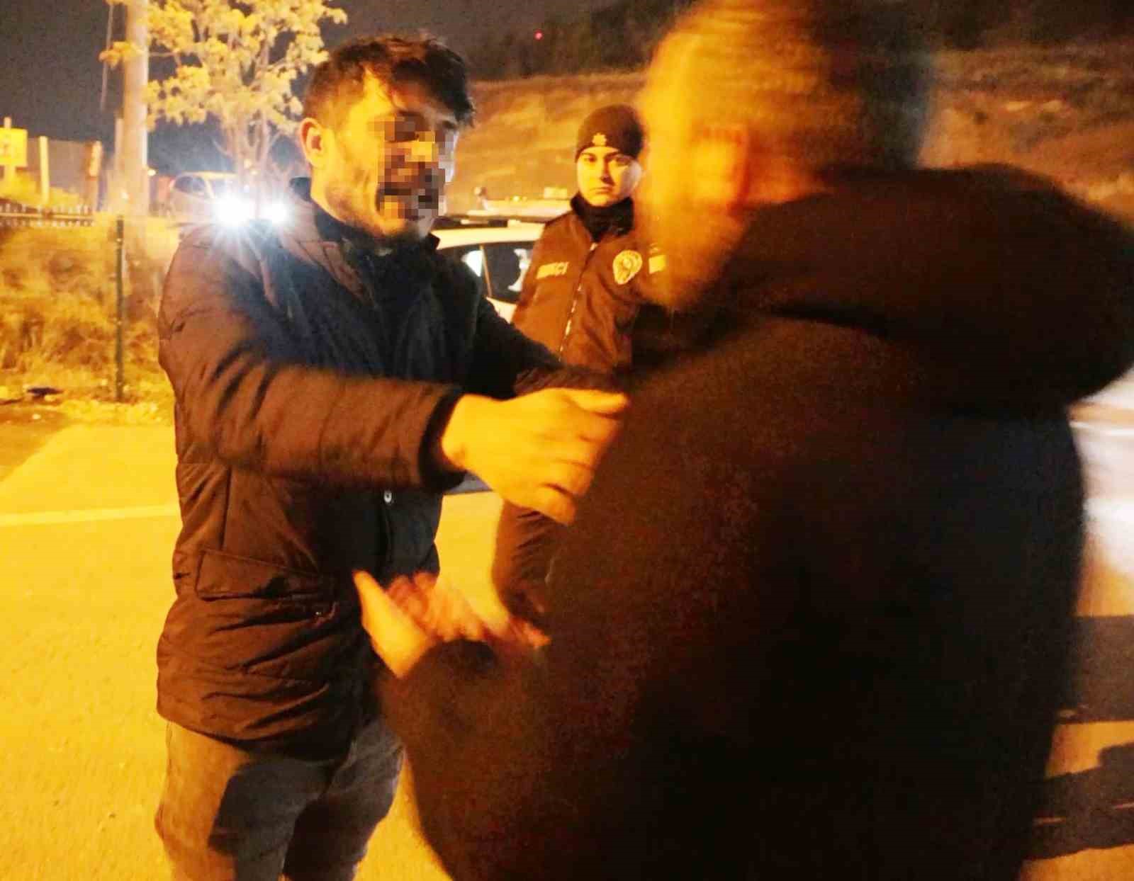 Gazetecilere küfredip polise ecel teri döktürdü
