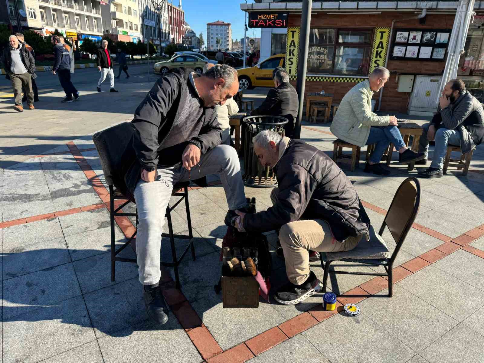 45 yıldır ayakkabılar ondan soruluyor
