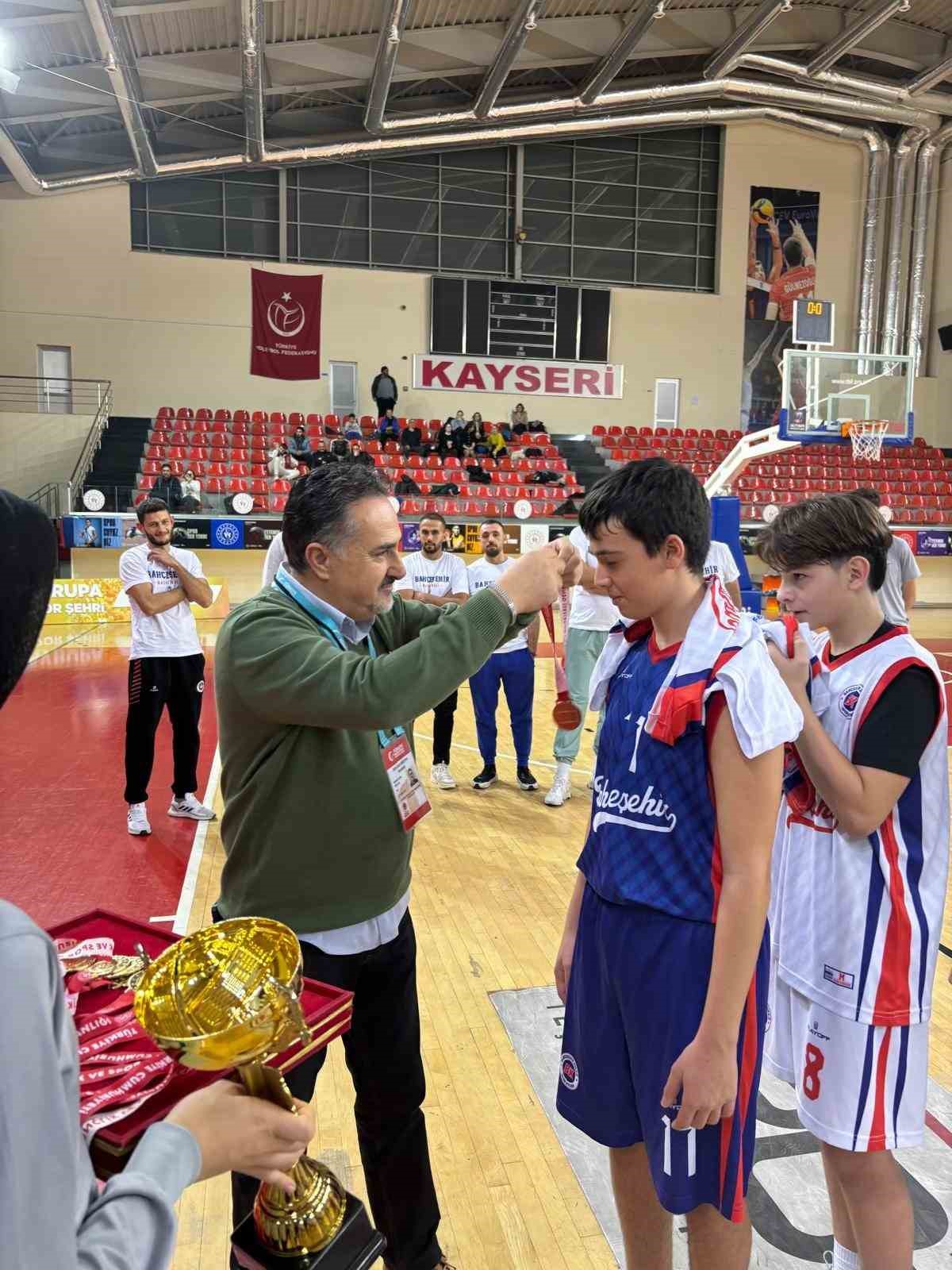 Kayseri U-14 Erkekler Basketbol Ligi sona erdi
