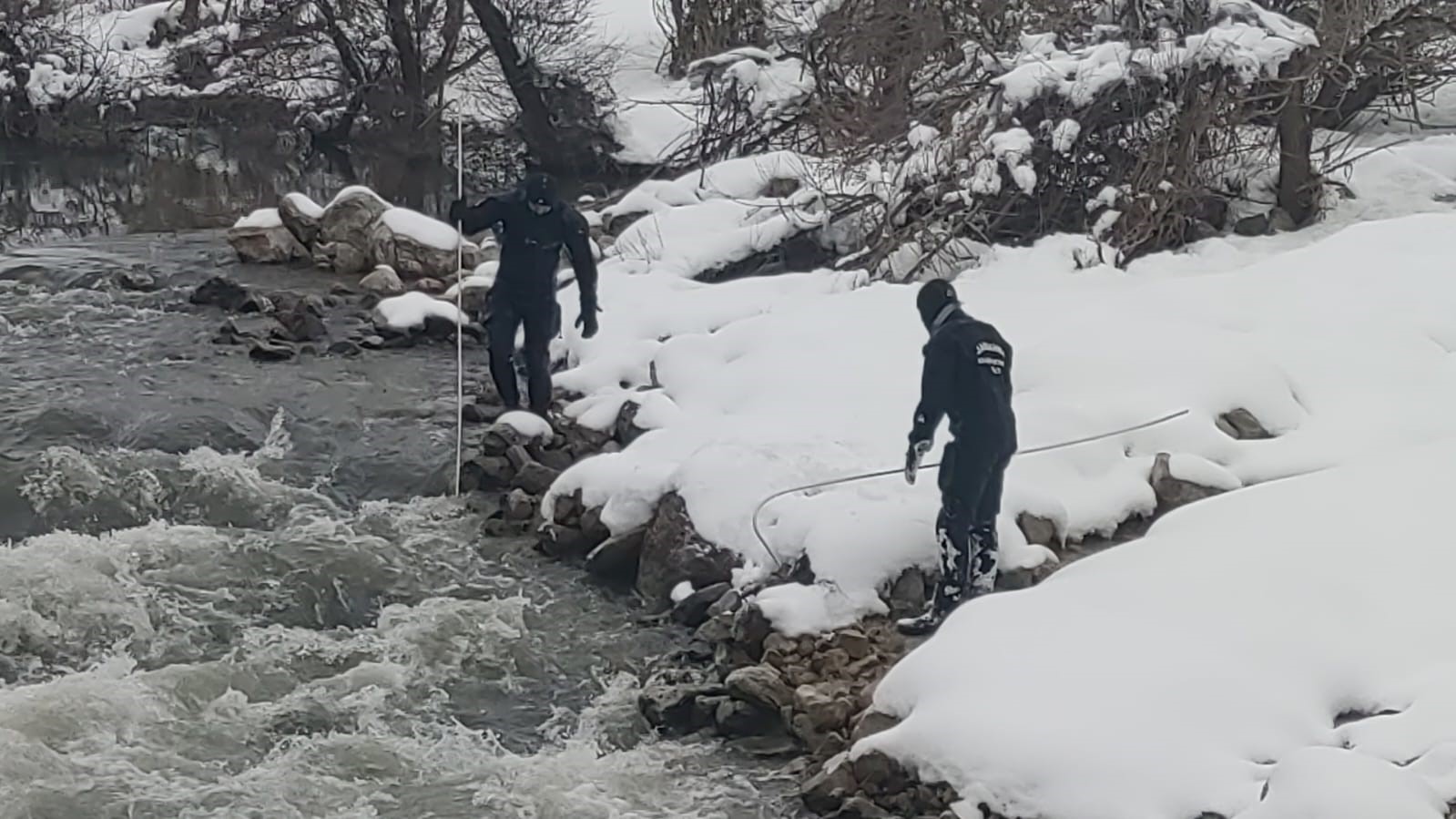 Dalgıçlar Karasu’da kayıp öğretmeni arıyor
